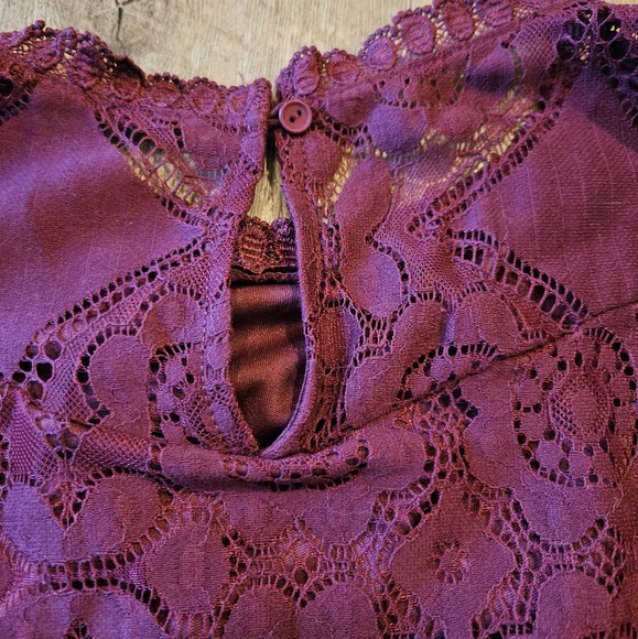 Doe & Rae NWT Burgundy Red Flowy Lace Dressy Tank Top Blouse | Small - Picture 6 of 9
